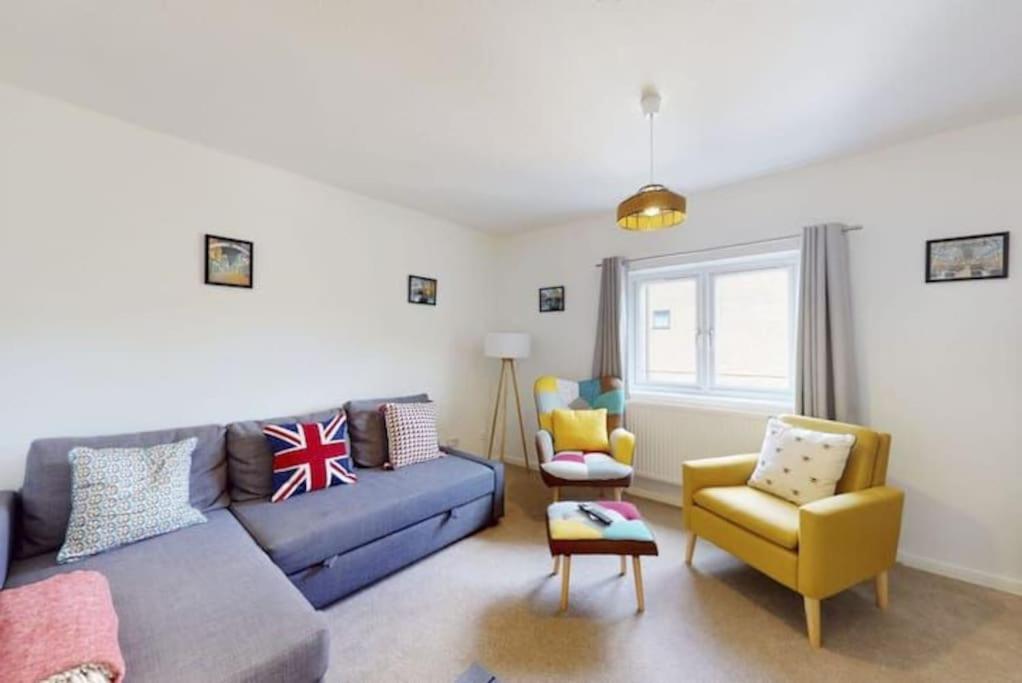 4 Bedroom Family Home On Piccadilly Line Londres Extérieur photo